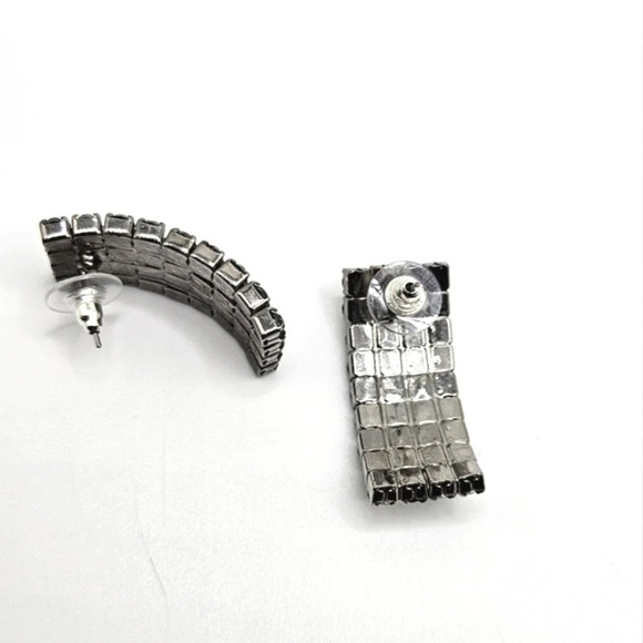 ๐ข3/$19๐ข Rhinestones in Silver Tone Setting Vintage Earrings PIERCED - Picture 4 of 5